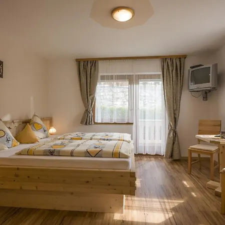 Gastehaus Rahm Bed & Breakfast *